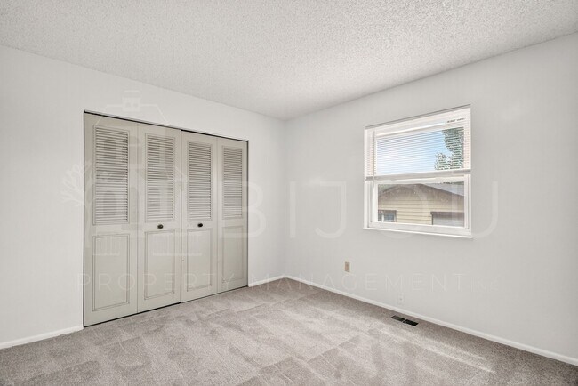 Building Photo - NEW Carpet and Paint!!!