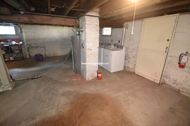 Building Photo - Beautifully updated home with proximity to parks and nightlife plus quick, easy access to the city