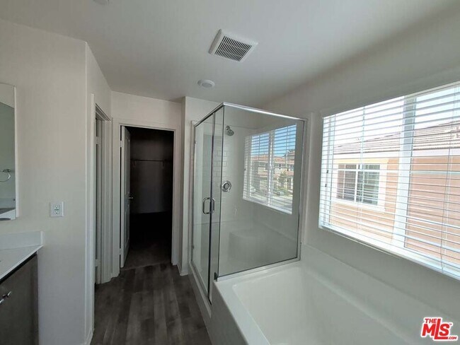 Building Photo - 295 Fuerte Dr
