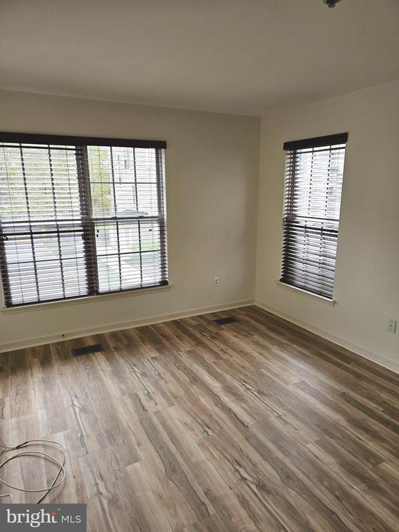 Building Photo - 922 Pine Forest Ln