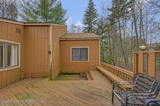 Building Photo - 300 Lake Rd