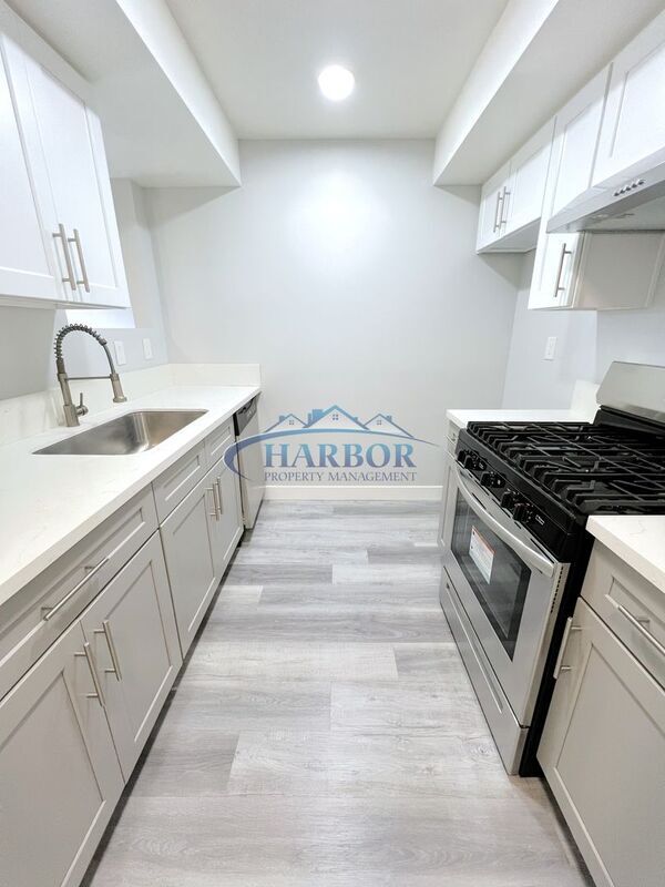 Building Photo - 2315 S Grand Ave