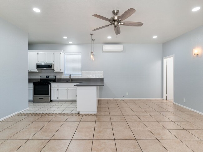 Interior Photo - 1116-1122 E 1st Street