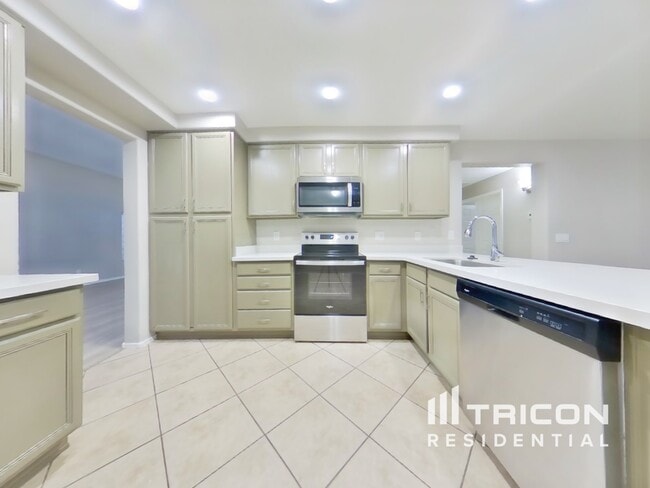 Building Photo - 1808 E Barbarita Ave