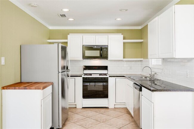 Building Photo - 8314 Polar Dr