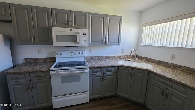 Building Photo - 249 College Park Dr