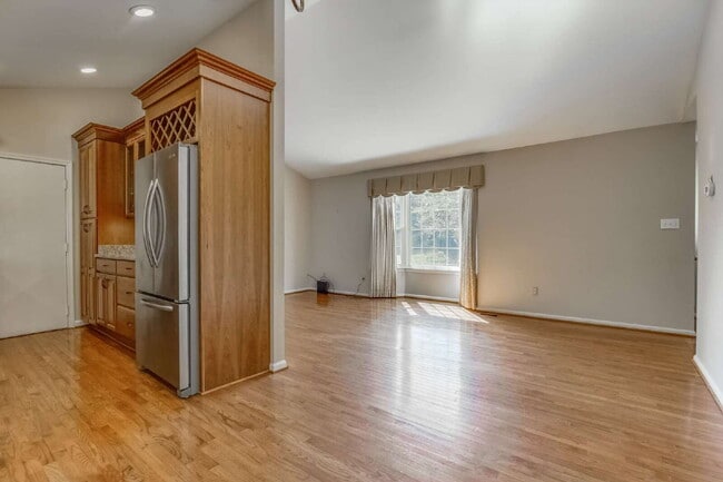 Building Photo - Modern Comfort and Convenience Await