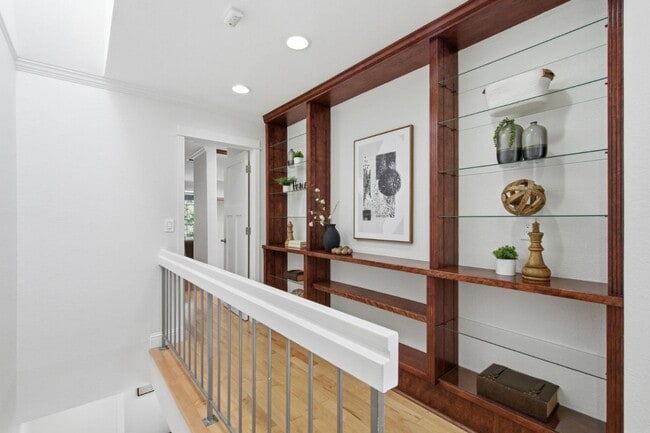 Building Photo - 991 Belmont Terrace