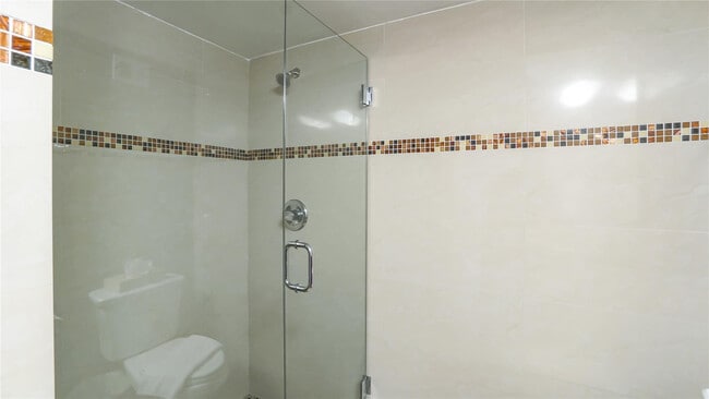 Building Photo - 5225 Collins Ave