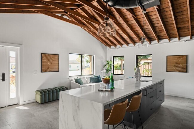 Building Photo - 870 Carver St