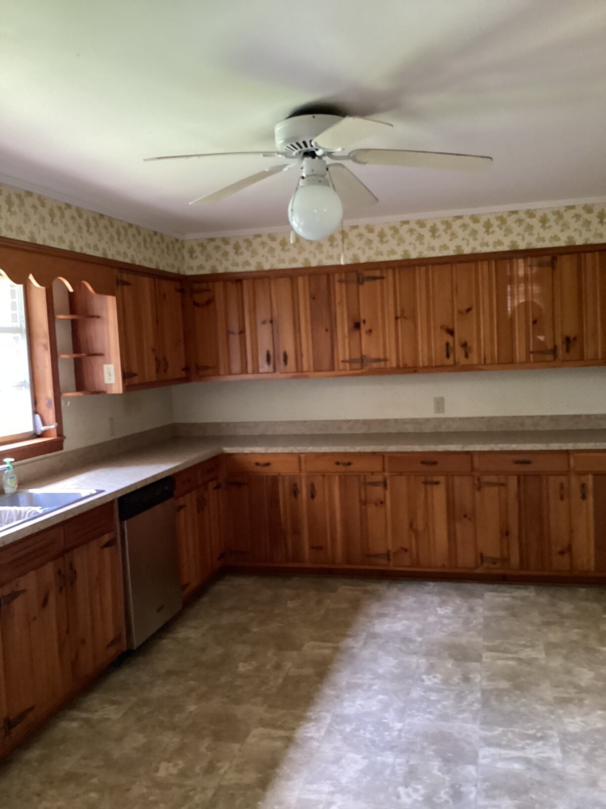 Kitchen - 2679 Highway 105