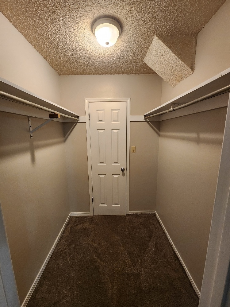 Building Photo - 8180 Stonebrook Dr