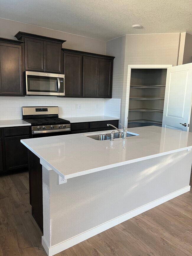 Building Photo - 4503 Kingswood Dr