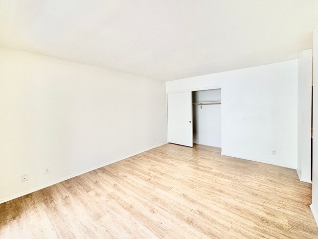 Building Photo - Oxnard | Welcome to the Pearl of Oxnard Du...