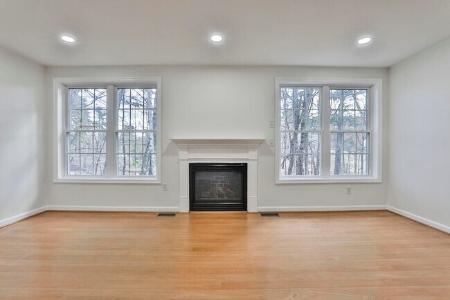 Building Photo - 92 Barrington Ave