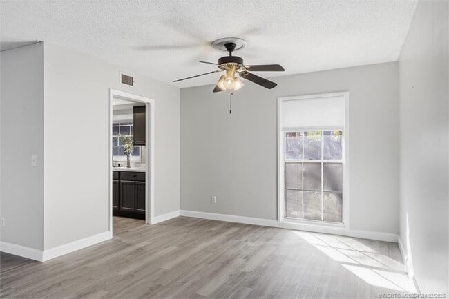 Building Photo - 2195 43rd Ave