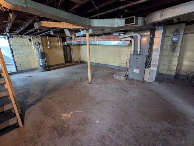 Building Photo - 4 Bedroom, 2 Bathroom Single Family Home (Mt. Washington)