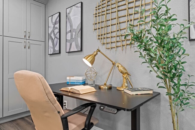 Building Photo - 10983 Parkdale Ave