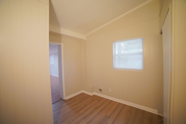 Building Photo - Cozy 3 bedroom 2 bath home