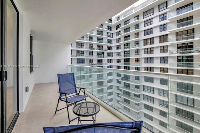 Primary Photo - 9801 Collins Ave