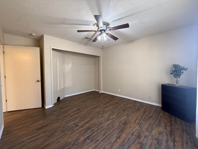 Building Photo - 7200 Whippoorwill Ln NE