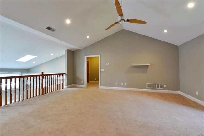 Building Photo - 8940 Ladue Rd