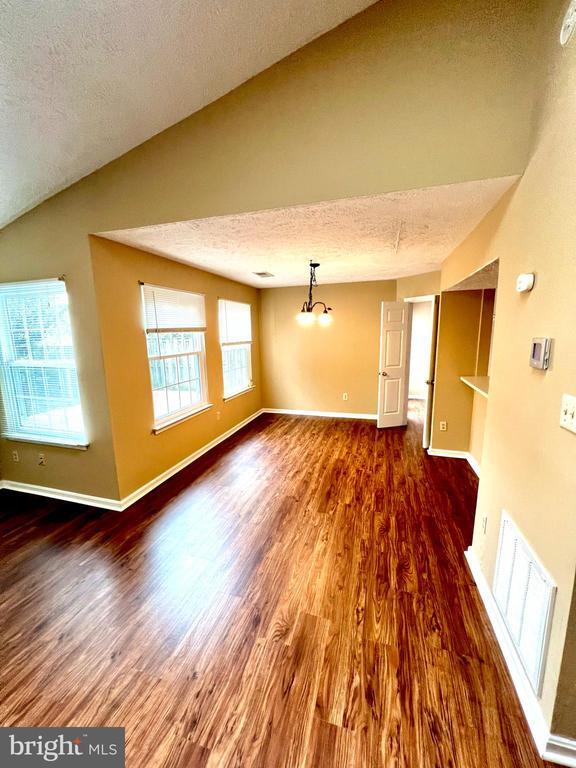 Building Photo - 4306 Lord Fairfax Ct