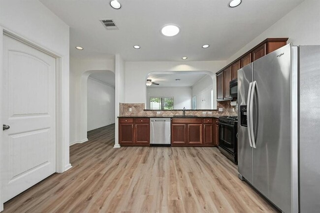 Building Photo - 2408 Amur Dr