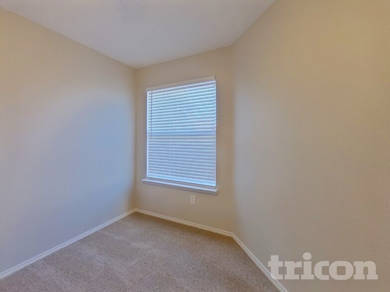 Building Photo - 1233 Clear Creek Dr