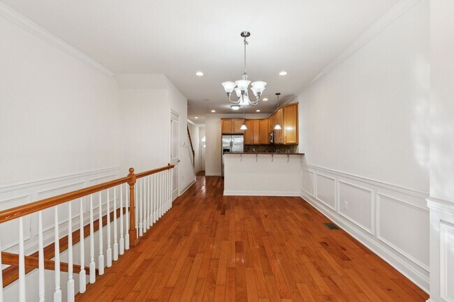 Building Photo - Beautiful 3 bedroom house with Private bac...