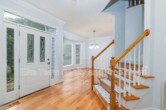 Building Photo - 5283 Downing Creek Dr