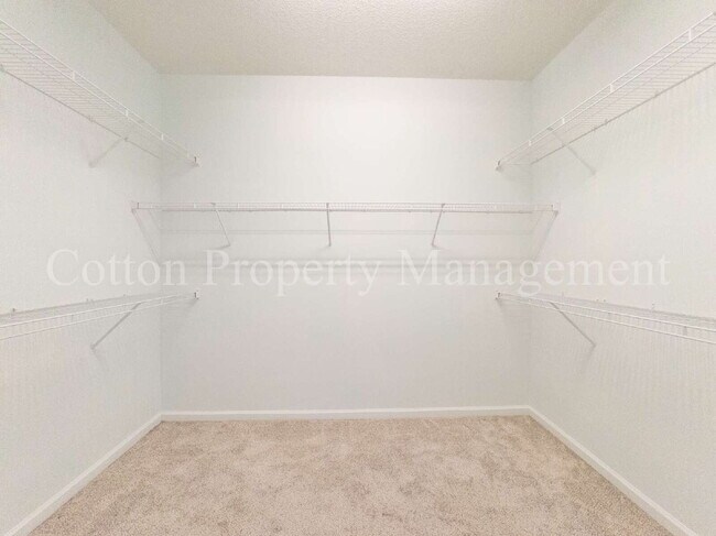 Building Photo - 448 Vallie Ln