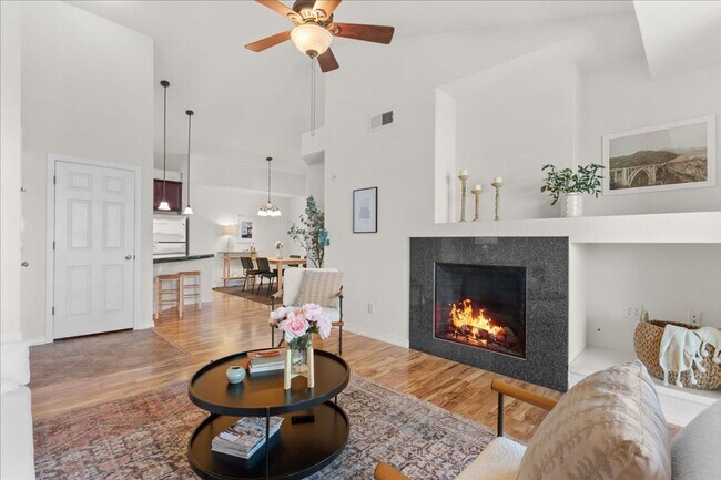 Building Photo - Beautiful 2 Bed 2 Bath Condo Near Rigden Farms!
