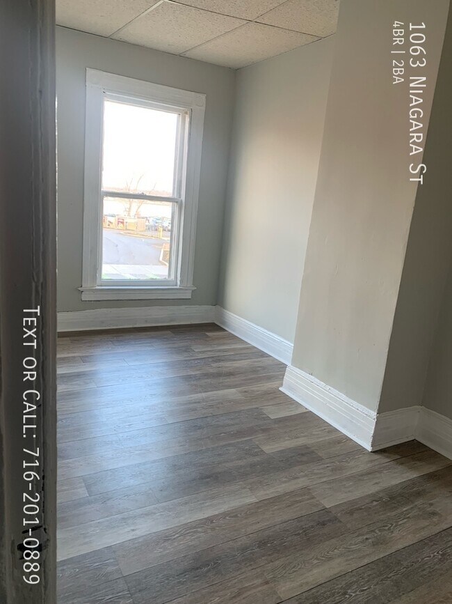 Building Photo - 1063 Niagara St