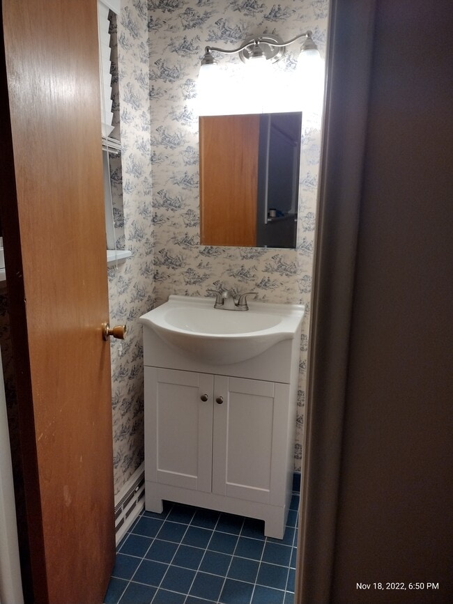 Ensuite Bath - 2000 Autumn Ln