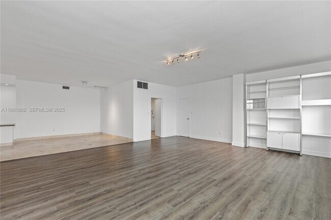 Building Photo - 4925 Collins Ave