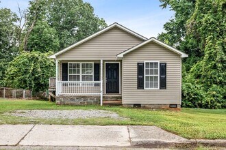 Building Photo - Welcome to this charming 4 bedroom, 2 bathroom home located in Greensboro, NC.