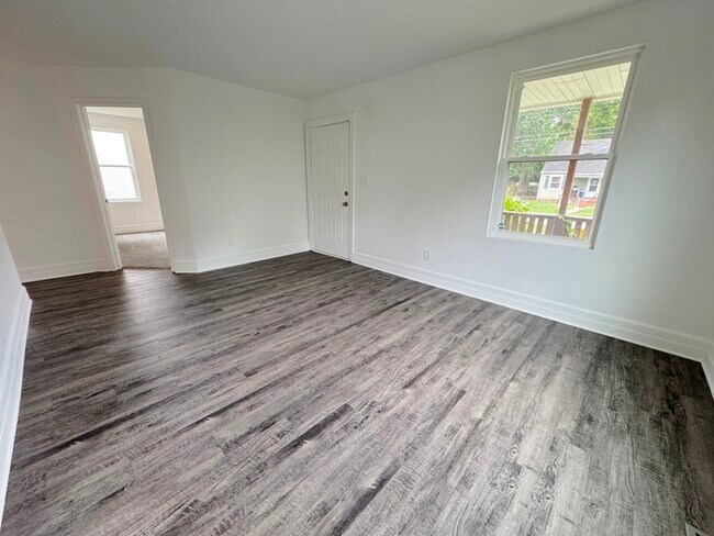 Building Photo - CHARMING 4-BEDROOM, 2-BATH COTTAGE-STYLE HOME IN HAMPTON, VA!