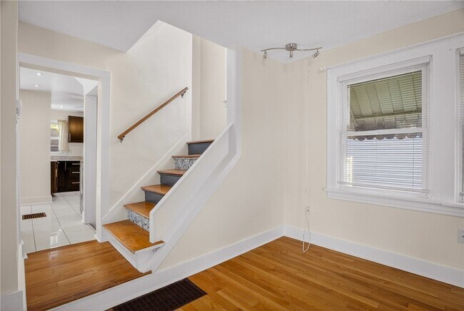 Building Photo - 1227 Denisonview St