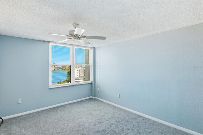 Building Photo - 400 Island Way