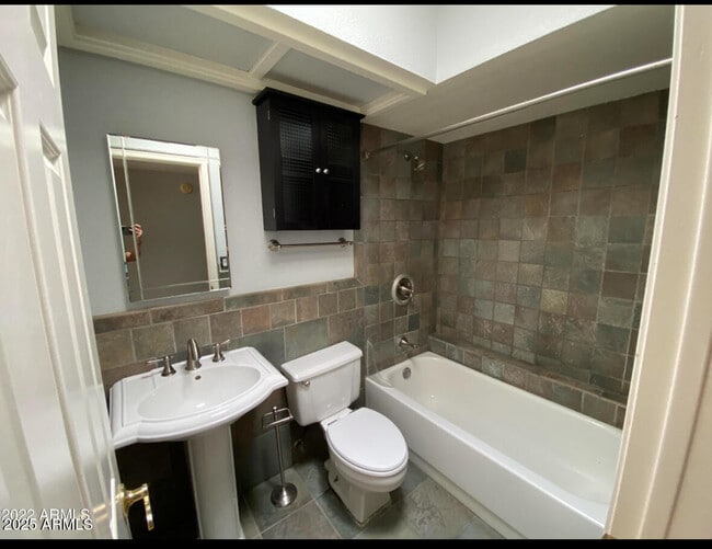 Building Photo - 10847 N 10th Pl