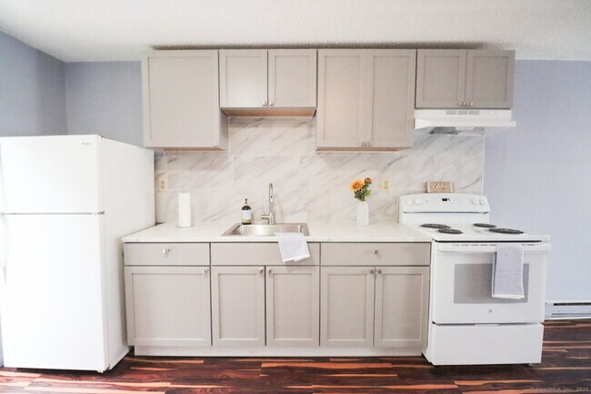 Primary Photo - 76 Summer St