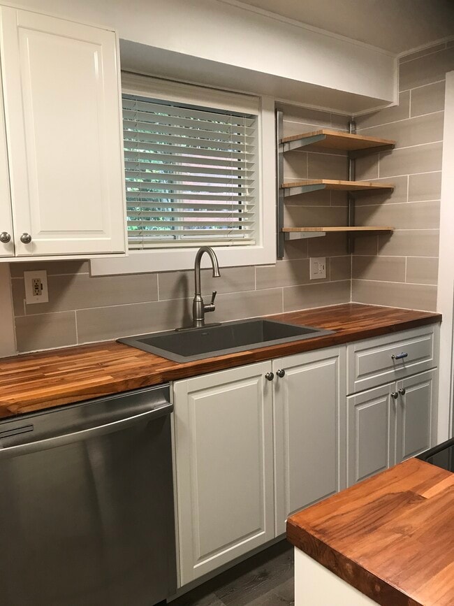 Kitchen - 2505 NE 82nd St