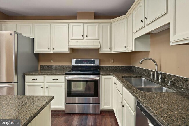 Building Photo - 3912 Maximilian Ct