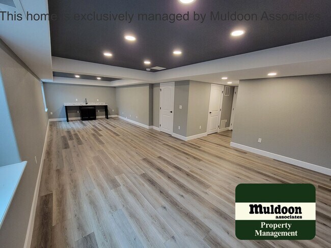 Building Photo - ? Bright & Spacious 3-Bedroom Home w/ 3-Car Garage