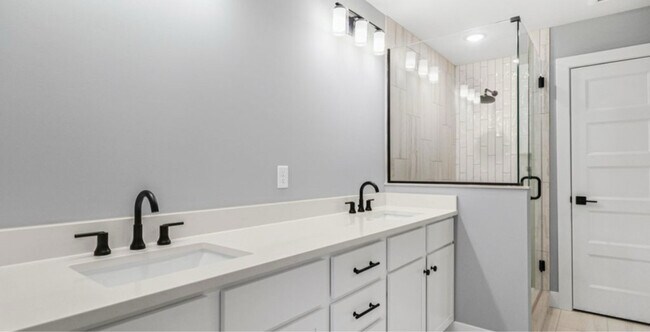 Building Photo - 12118 Cypress Ridge Dr