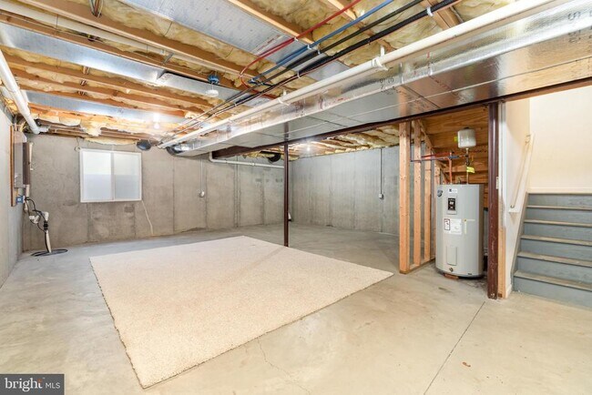 Building Photo - 5035 Mendenhall Dr.
