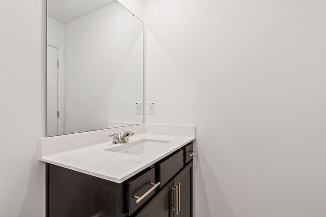 Building Photo - Modern 3-Bedroom Townhome Near Downtown Du...