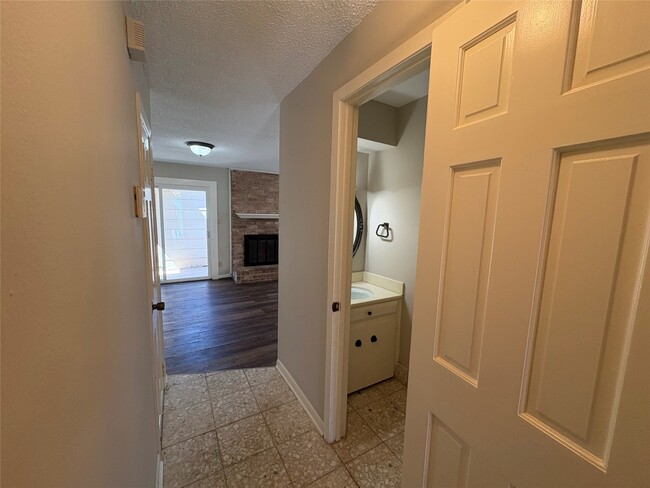 Building Photo - 17159 Beaver Springs Dr