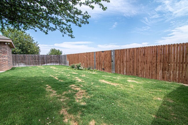 Building Photo - 5811 Oak Creek Drive